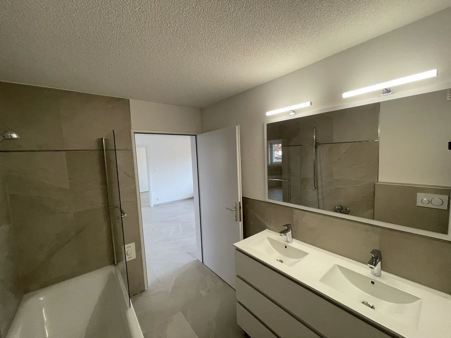 Ampio Appartamento di 4.5 Stanze - Foto 15 di 23