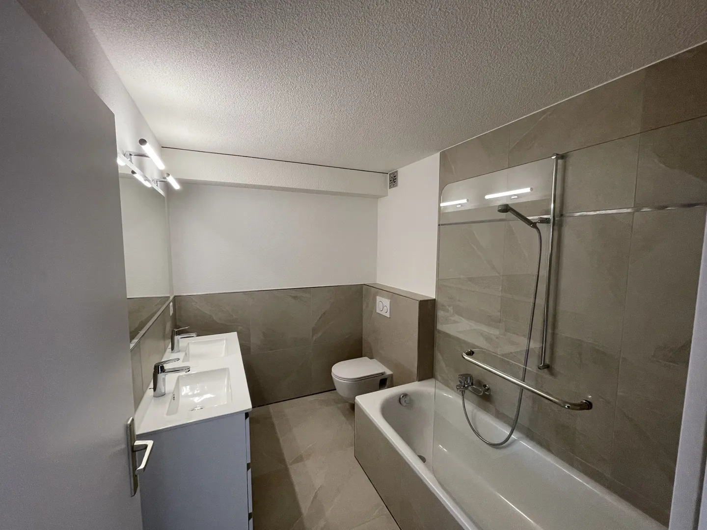 Ampio Appartamento di 4.5 Stanze - Foto 20 di 23