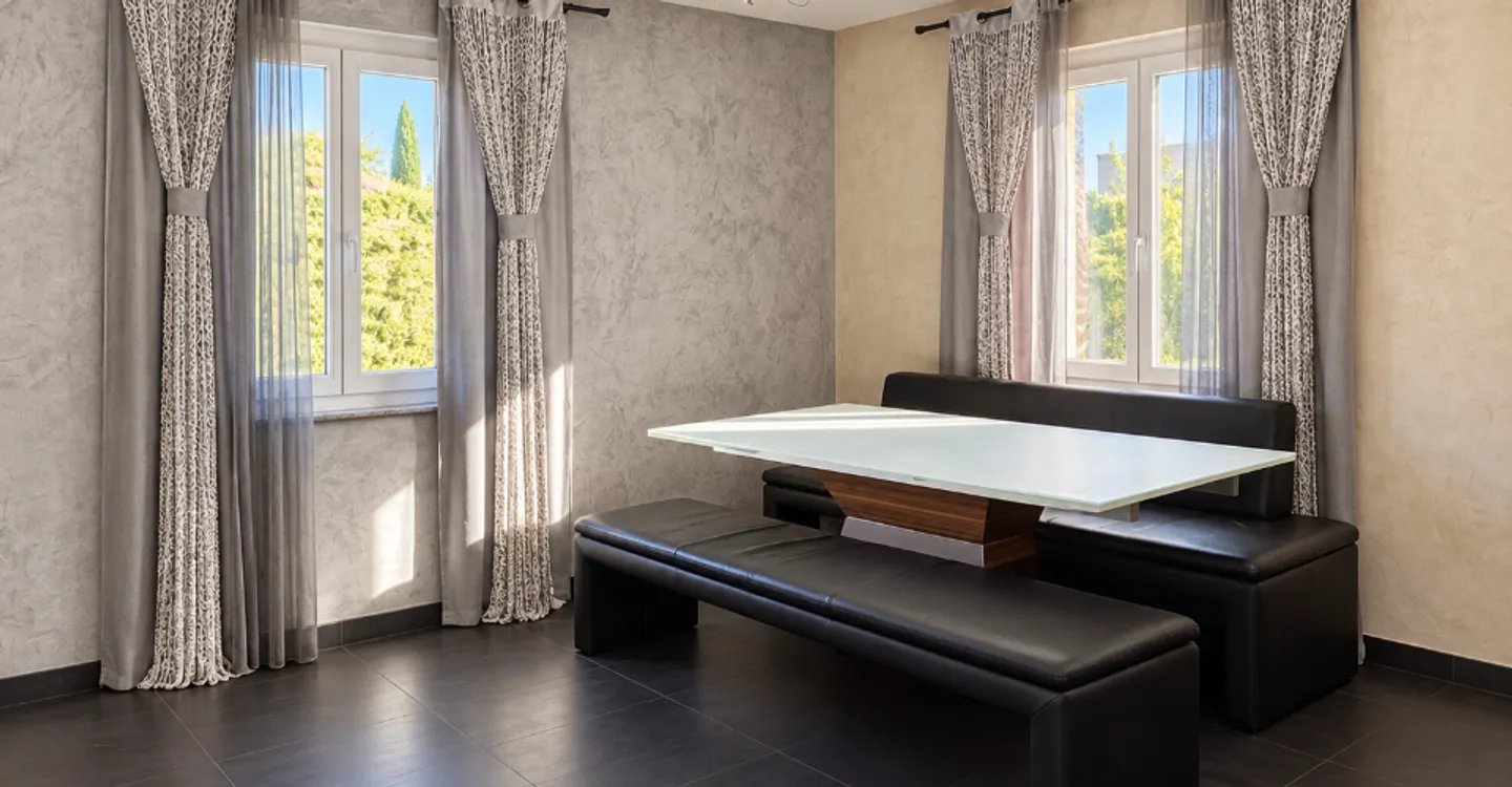 Spacious Duplex Apartment with Terrace - Photo 3 of 10