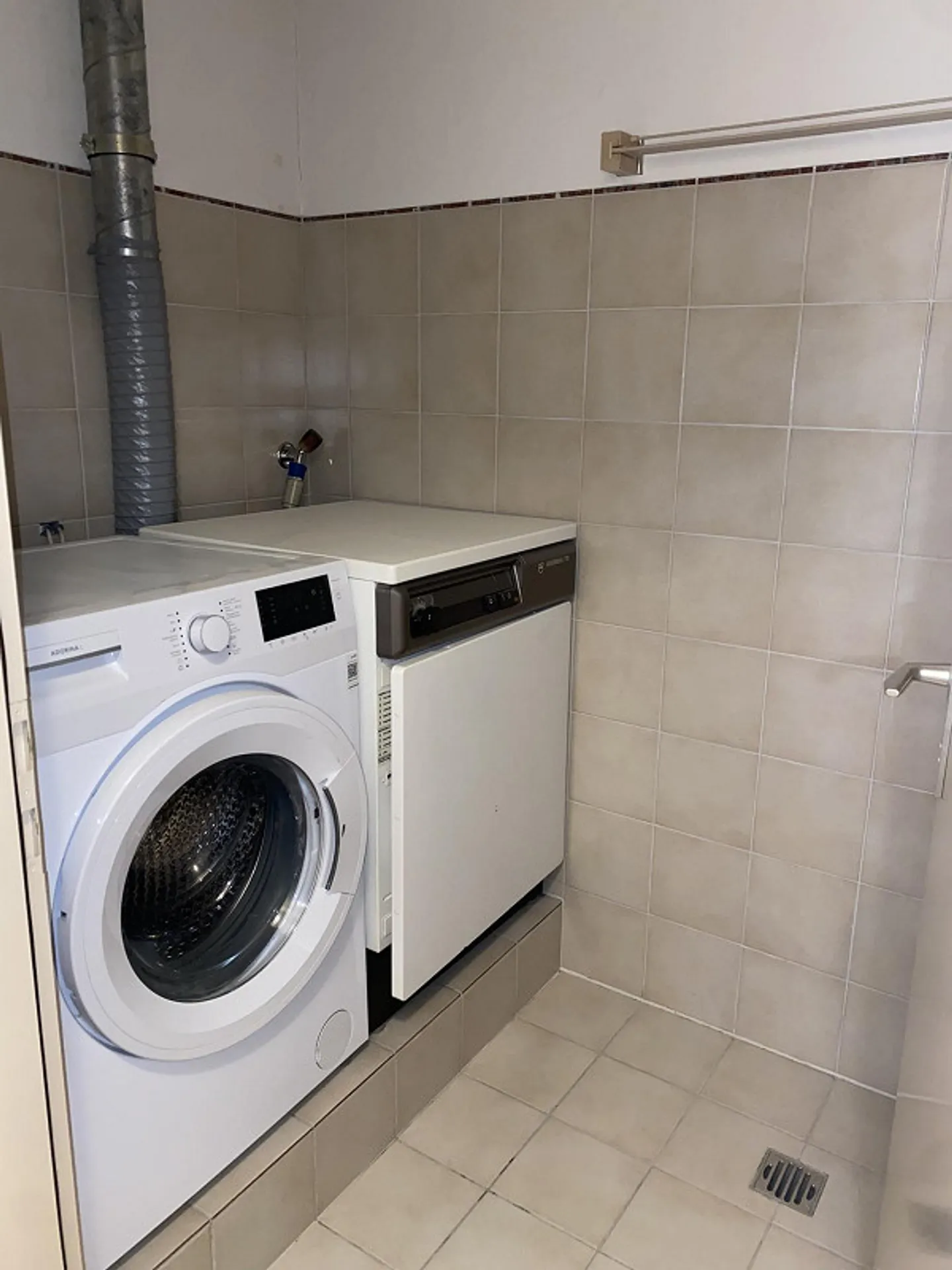 IN AFFITTO: Ampio appartamento duplex di 5 1/2 stanze - Foto 10 di 11