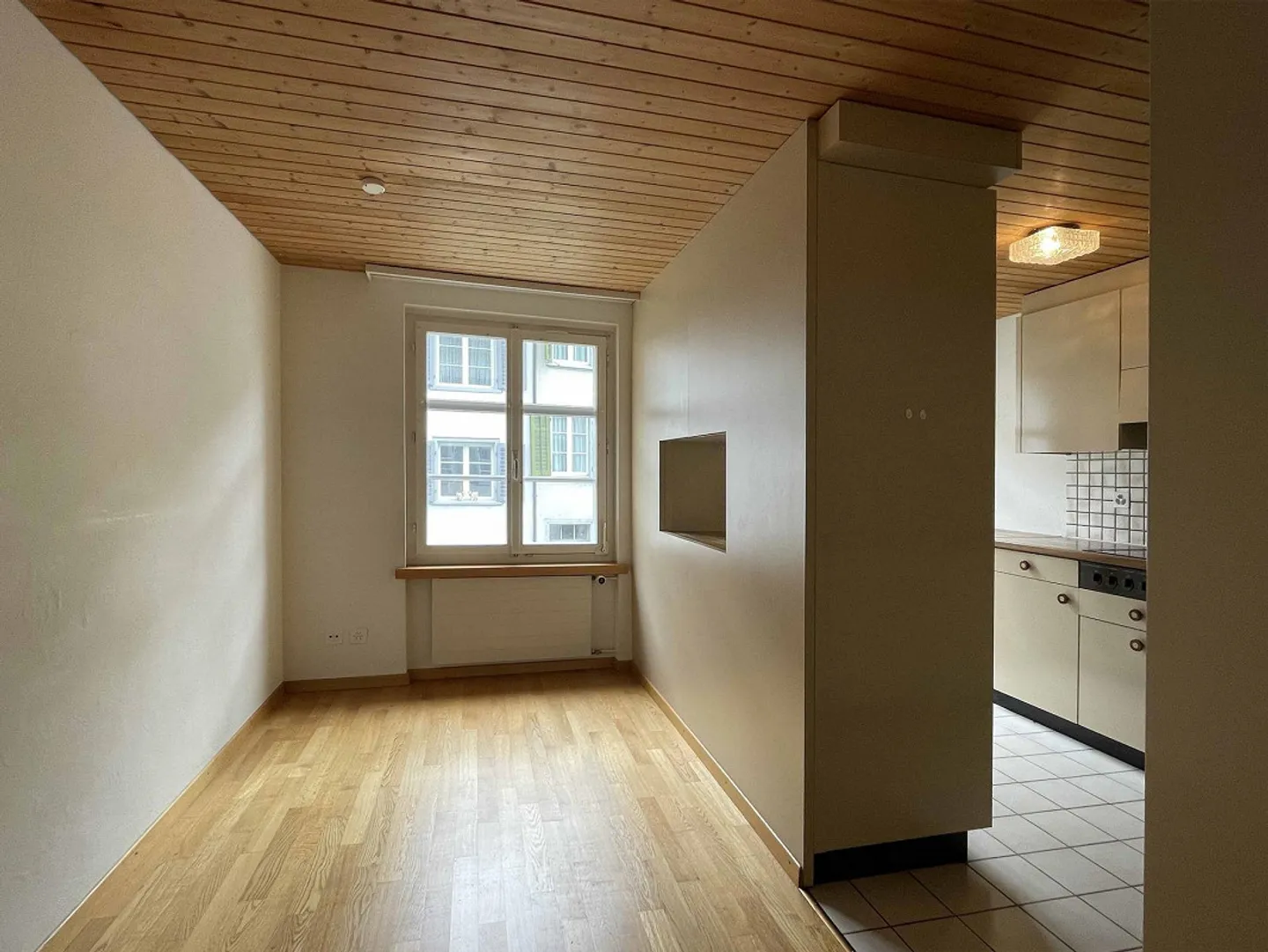 IN AFFITTO: Ampio appartamento duplex di 5 1/2 stanze - Foto 4 di 11