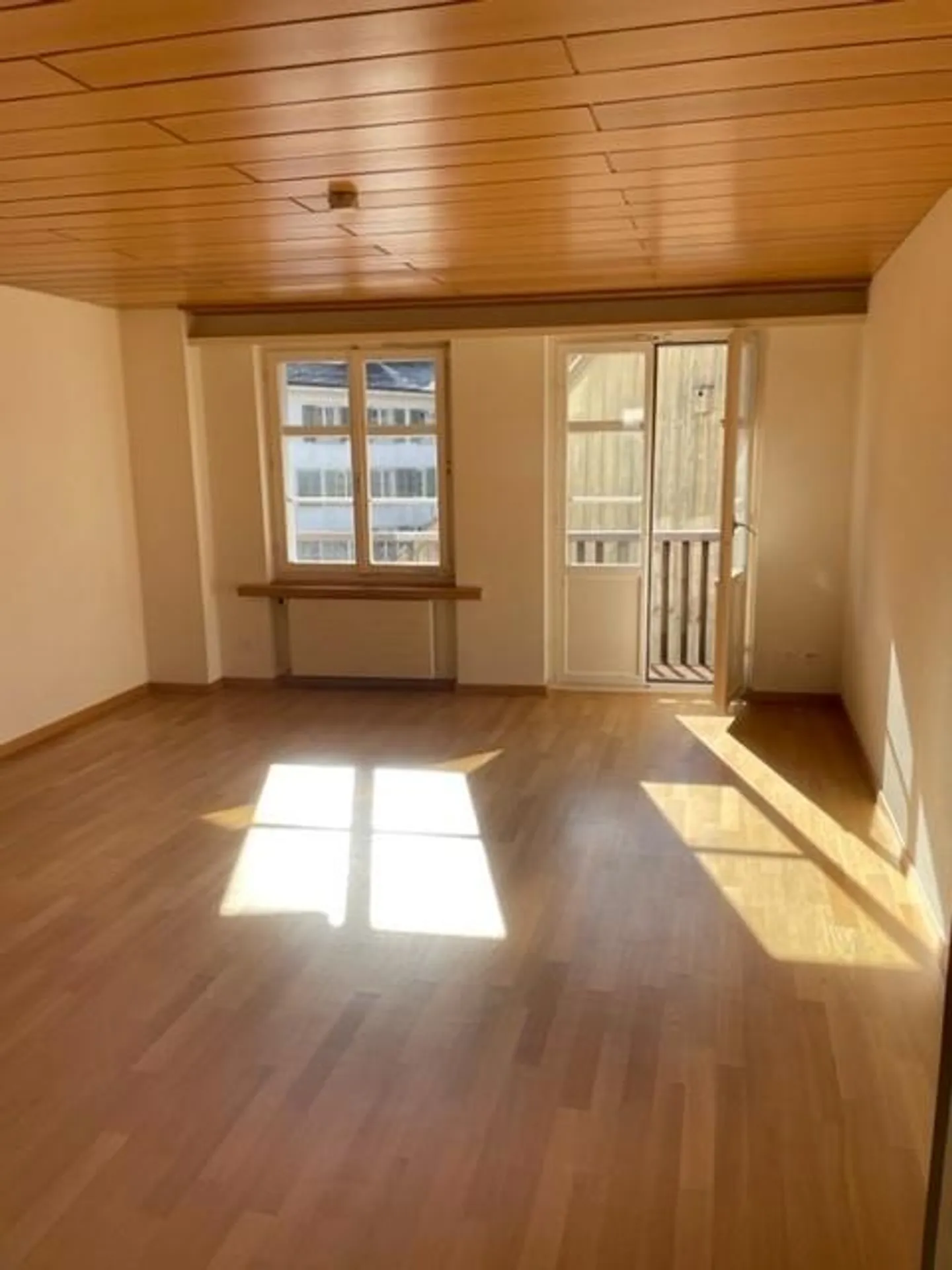 IN AFFITTO: Ampio appartamento duplex di 5 1/2 stanze - Foto 6 di 11