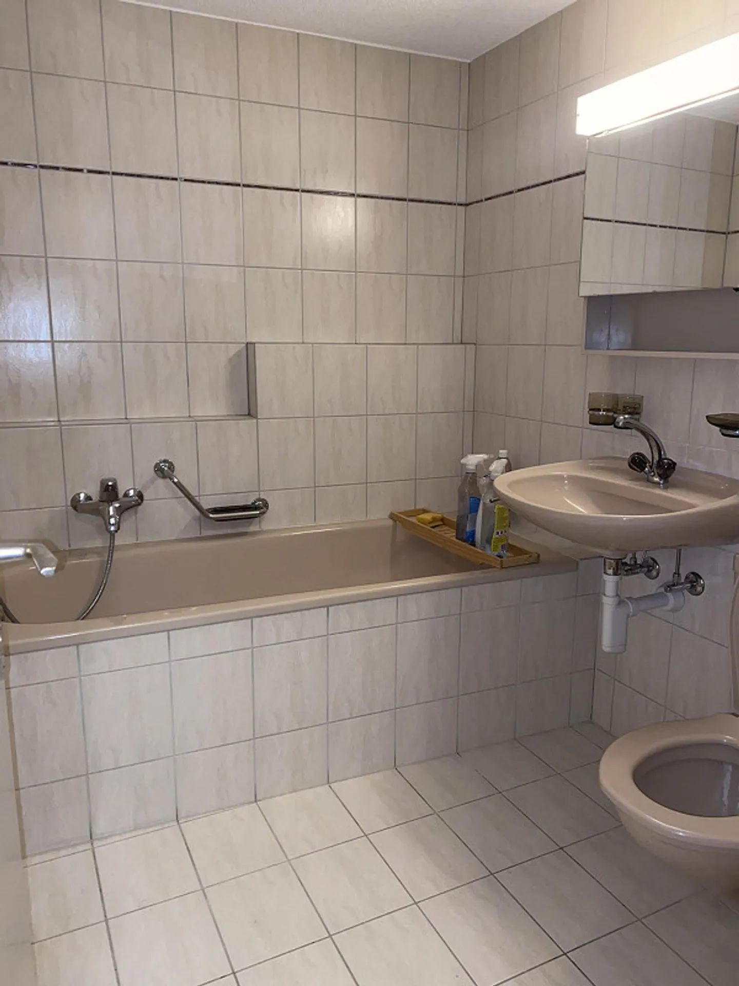 IN AFFITTO: Ampio appartamento duplex di 5 1/2 stanze - Foto 9 di 11