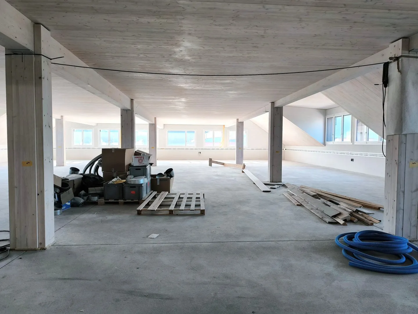 Ihr neuer Gewerbestandort: 420 - 1'000m2 Büroflächen im Edelrohbau mit Terrasse 240m2 und Aussicht - Foto 11 von 20