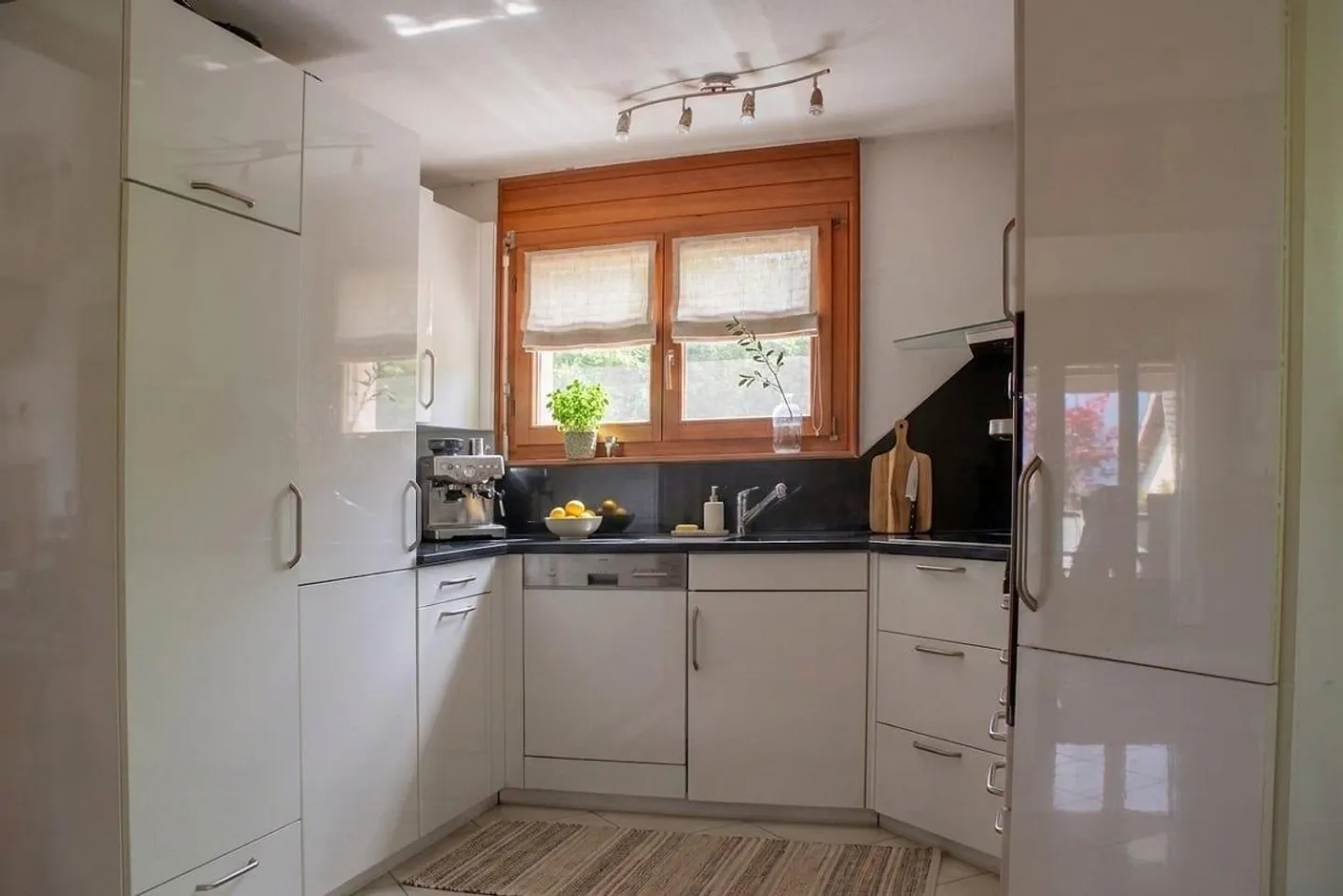 Viel Platz für alle: 8.5-Zimmer, zzgl. Einliegerwohnung und grosses... - Foto 4 von 13