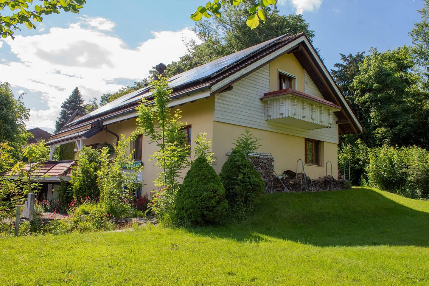Viel Platz für alle: 8.5-Zimmer, zzgl. Einliegerwohnung und grosses... - Foto 12 von 13