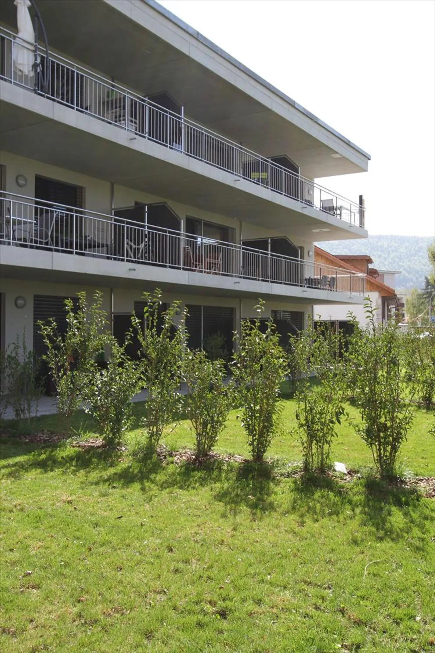 4.5-room apartment in a mansion in Locle - Parking space and garage - Photo 3 of 8