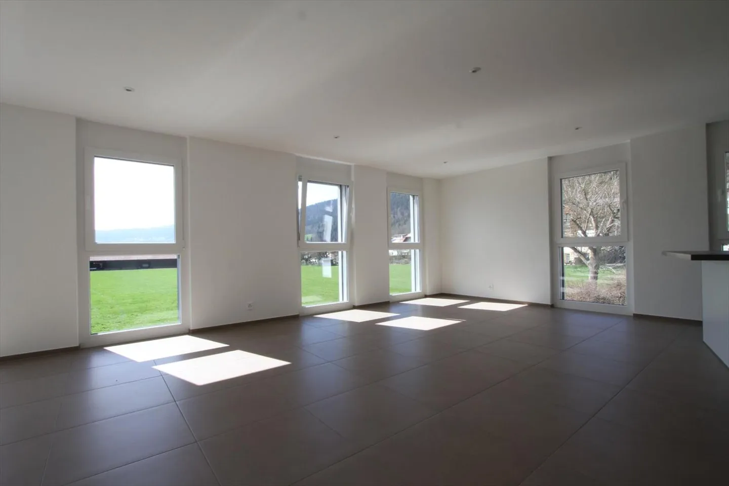 4.5-room apartment in a mansion in Locle - Parking space and garage - Photo 5 of 8