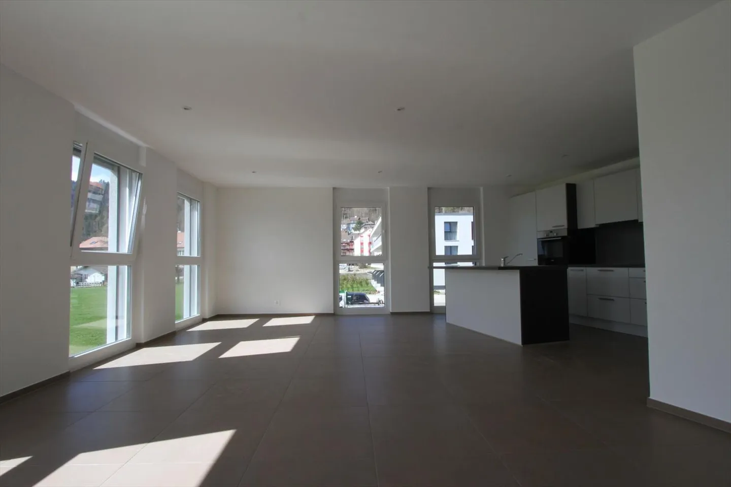 4.5-room apartment in a mansion in Locle - Parking space and garage - Photo 4 of 8