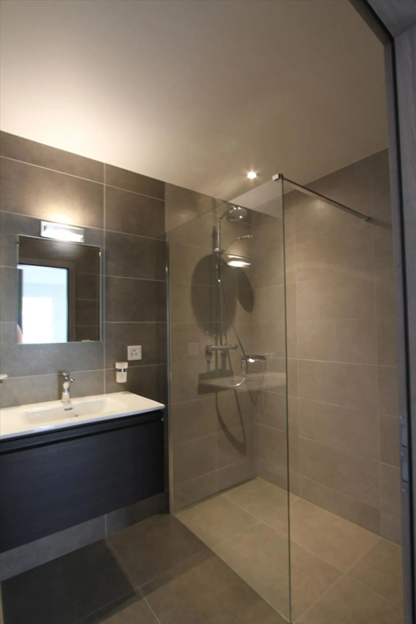 4.5-room apartment in a mansion in Locle - Parking space and garage - Photo 6 of 8