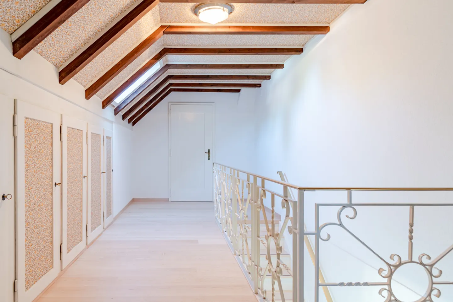Elegant Duplex Home with Garden - Photo 12 of 13