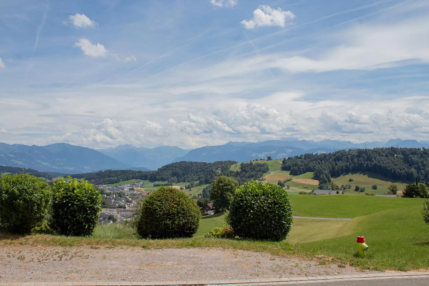 Ein Zuhause mit Geschichte, Weitblick und aussergewöhnlicher Freiheit - Photo 7 of 8