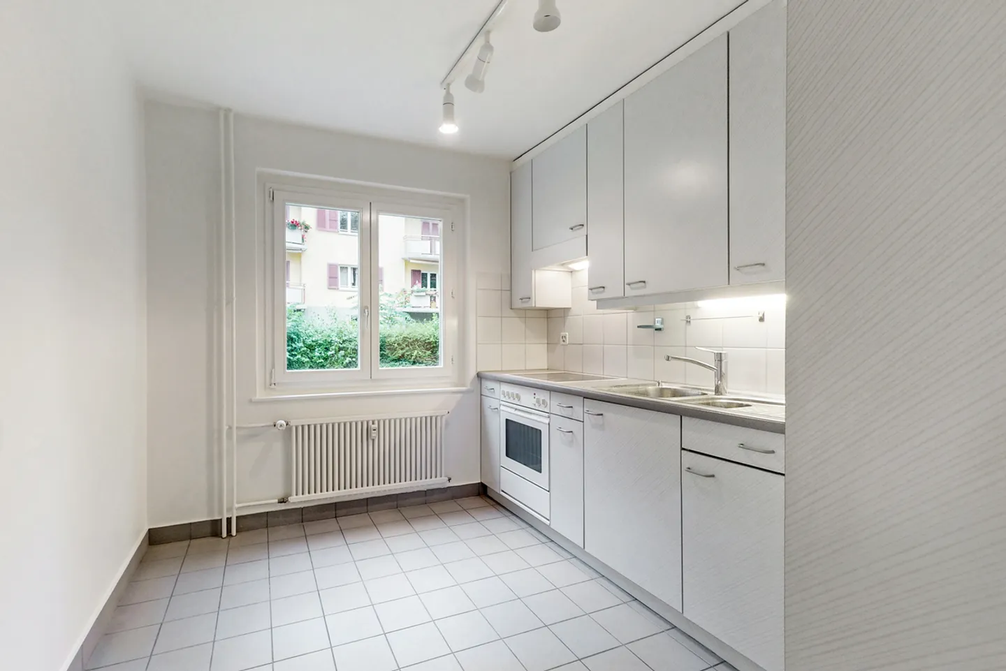 Appartement Lumineux dans Quartier Calme - Photo 3 sur 9