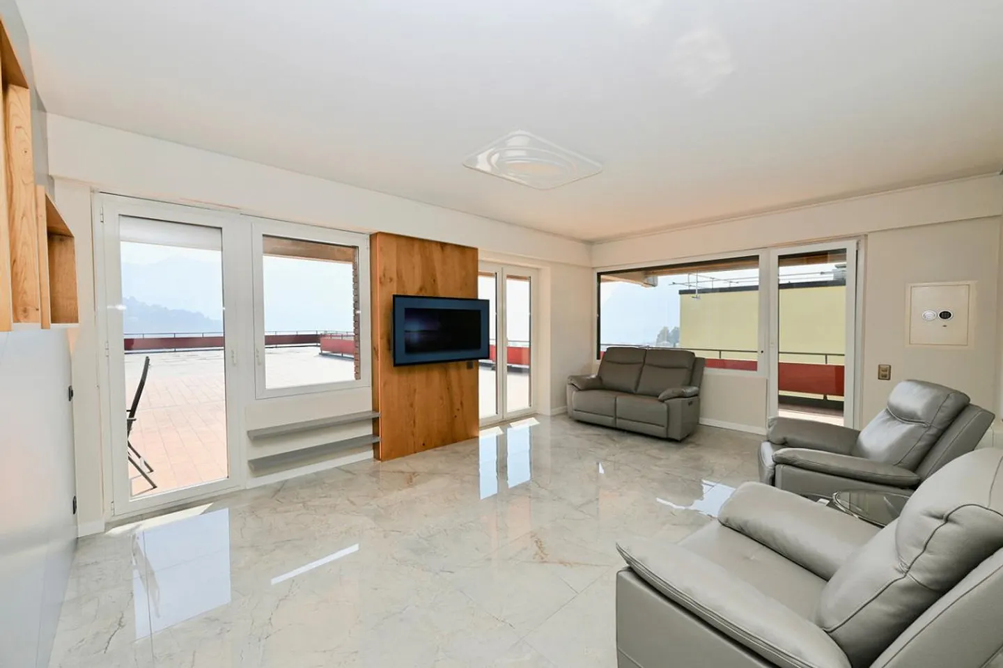 Penthouse exclusif avec terrasse panoramique à 180° sur le lac et les montagnes - Photo 7 sur 26