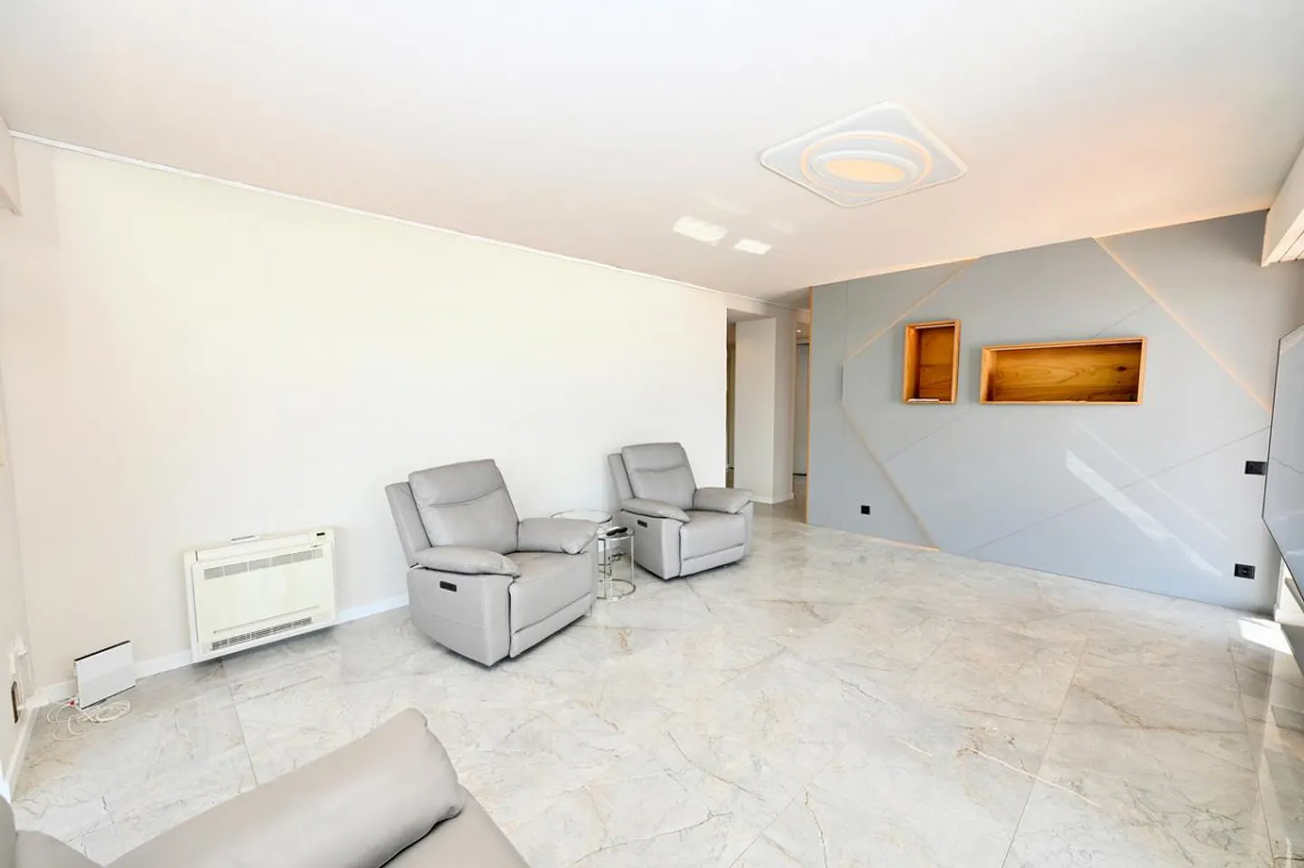 Penthouse exclusif avec terrasse panoramique à 180° sur le lac et les montagnes - Photo 9 sur 26