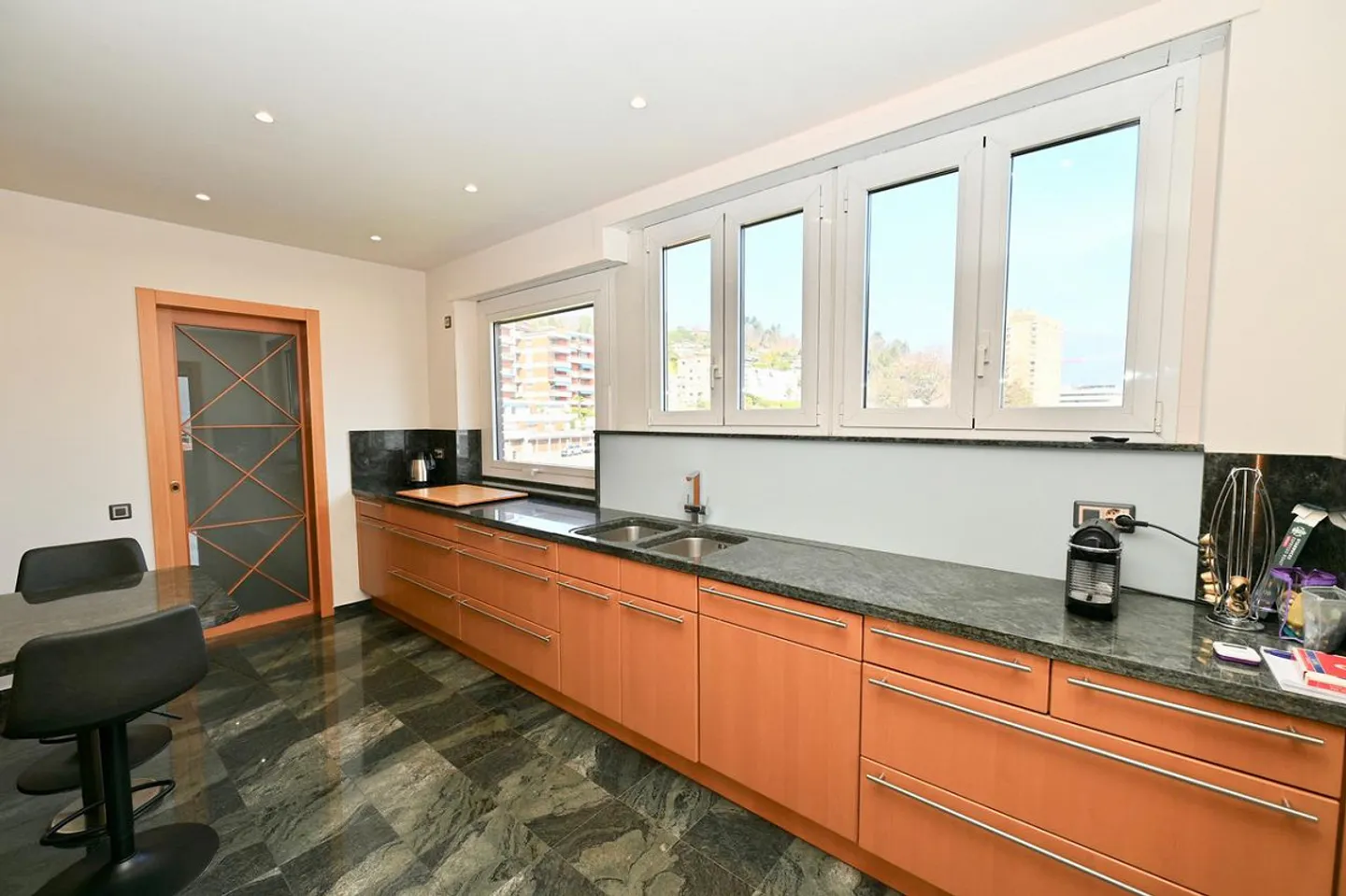 Penthouse exclusif avec terrasse panoramique à 180° sur le lac et les montagnes - Photo 11 sur 26