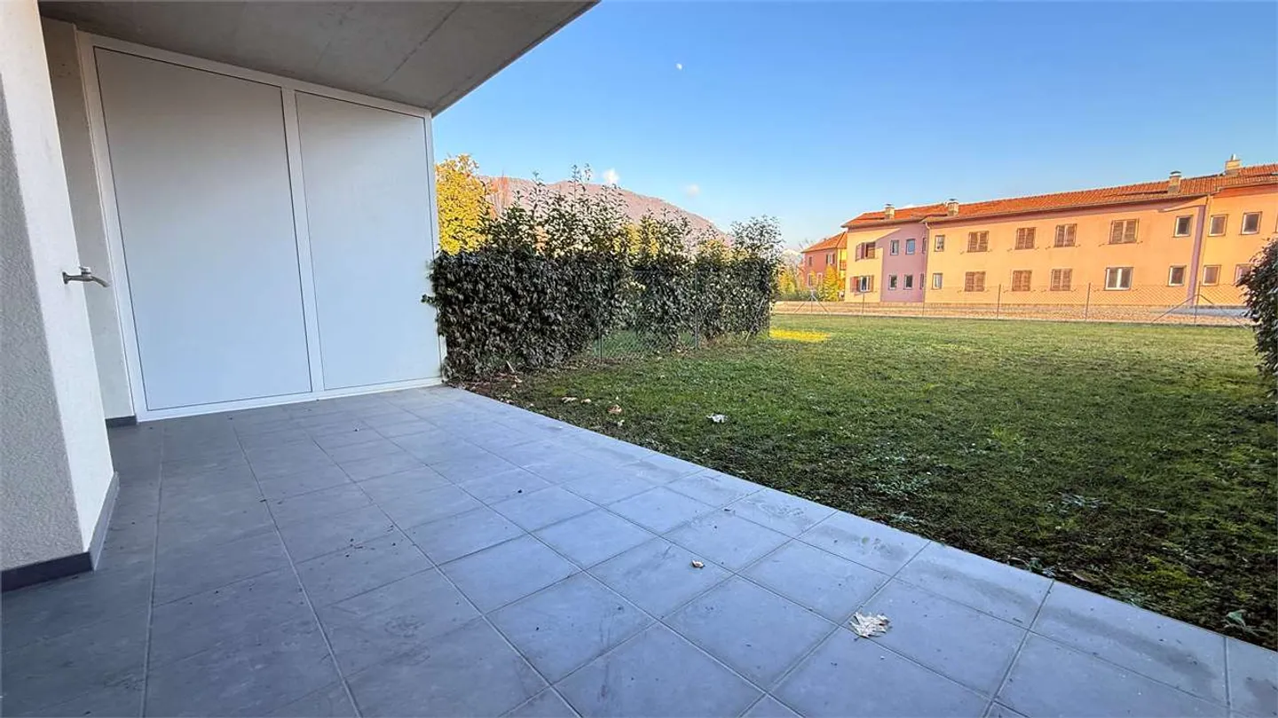 Modern Apartment with Garden - Photo 15 of 16