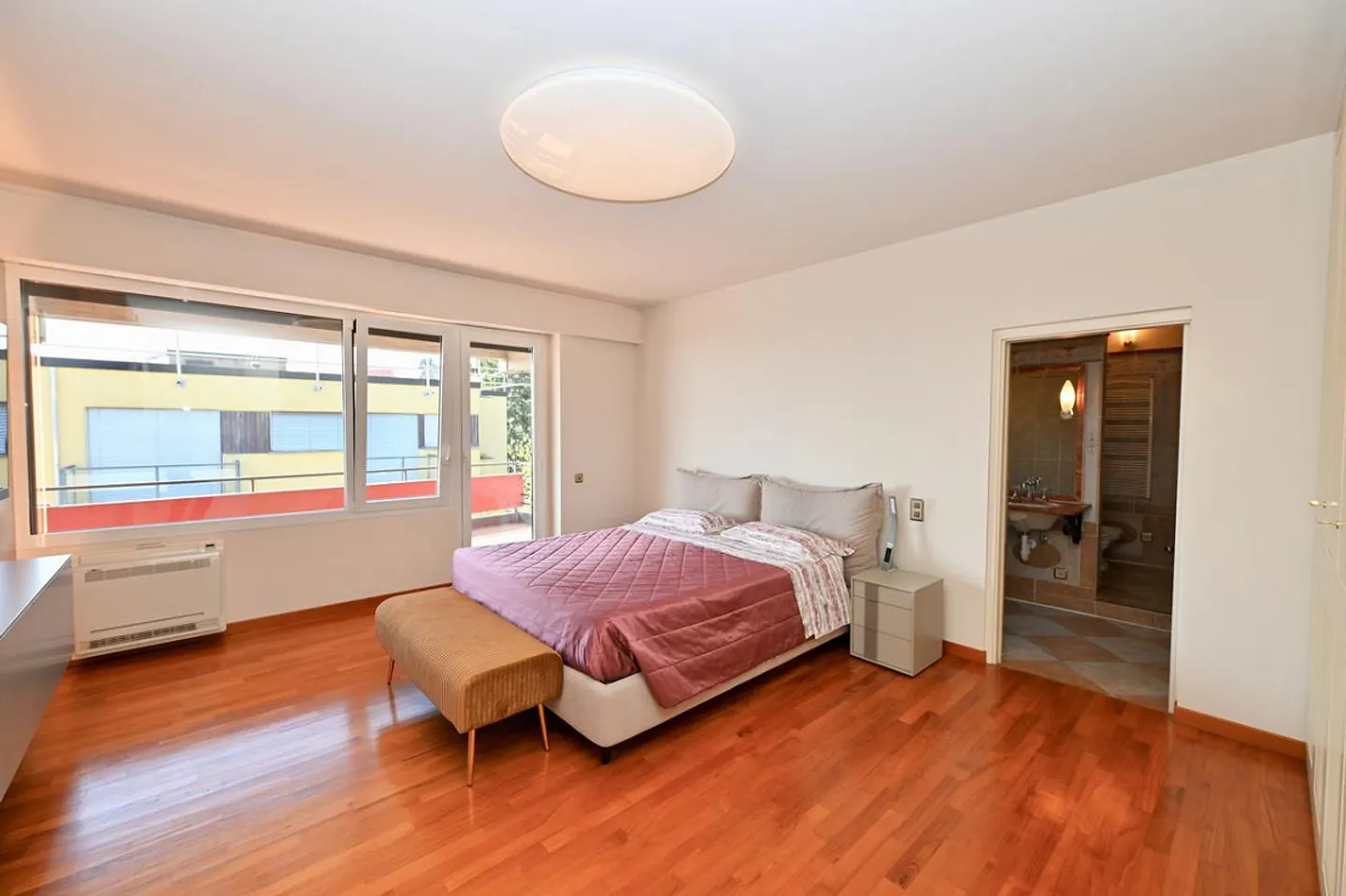Penthouse exclusif avec terrasse panoramique à 180° sur le lac et les montagnes - Photo 13 sur 26