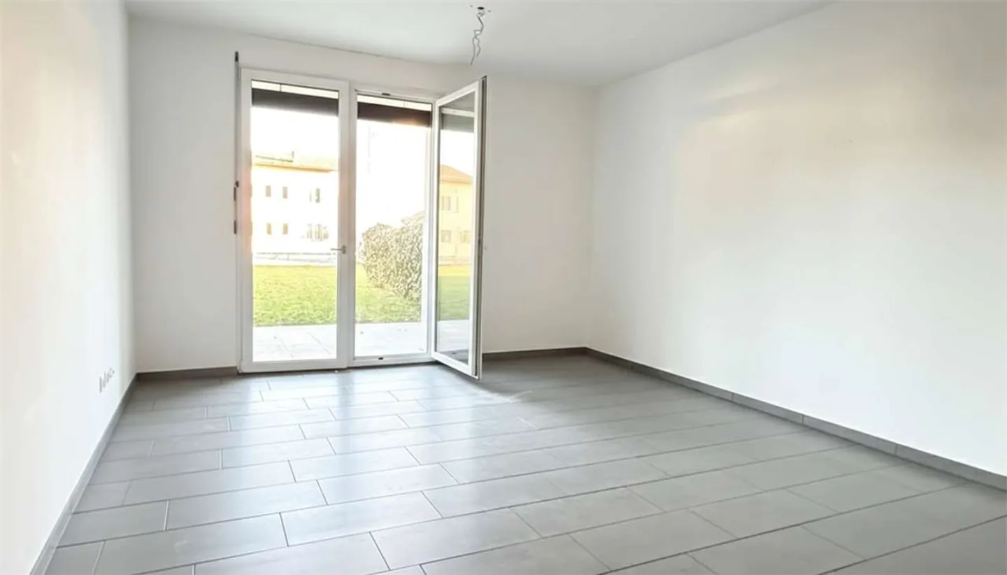Modern Apartment with Garden - Photo 6 of 16