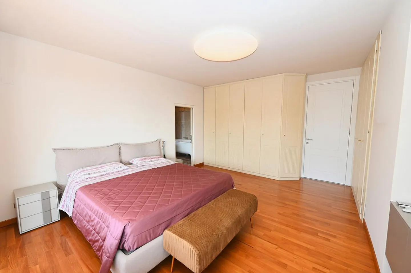 Penthouse exclusif avec terrasse panoramique à 180° sur le lac et les montagnes - Photo 15 sur 26