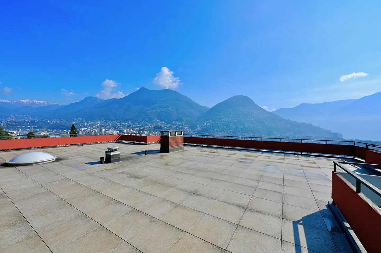Penthouse exclusif avec terrasse panoramique à 180° sur le lac et les montagnes - Photo 24 sur 26