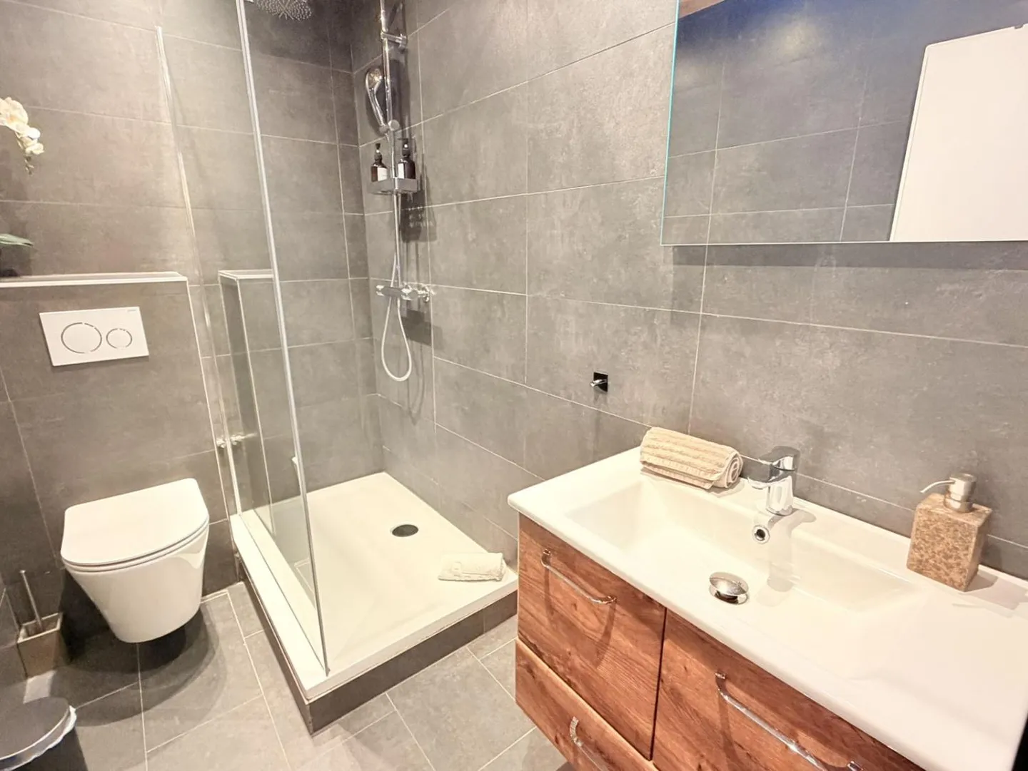 Magnificent 2.5 rooms fully renovated - Spacious & bright - Quiet location - B - Photo 11 of 14