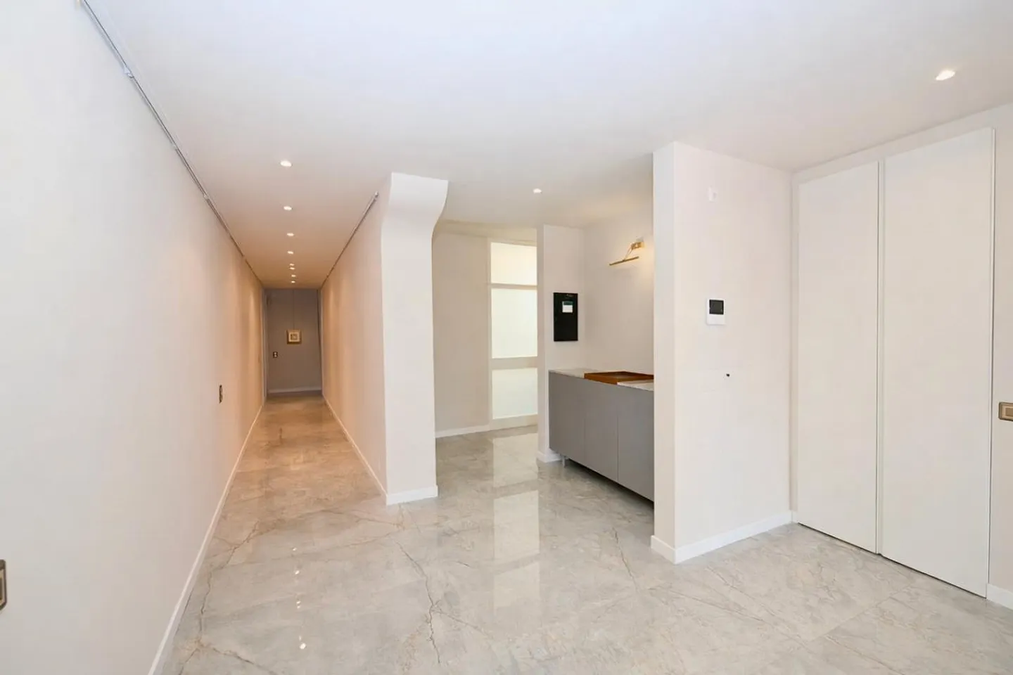 Penthouse exclusif avec terrasse panoramique à 180° sur le lac et les montagnes - Photo 23 sur 26