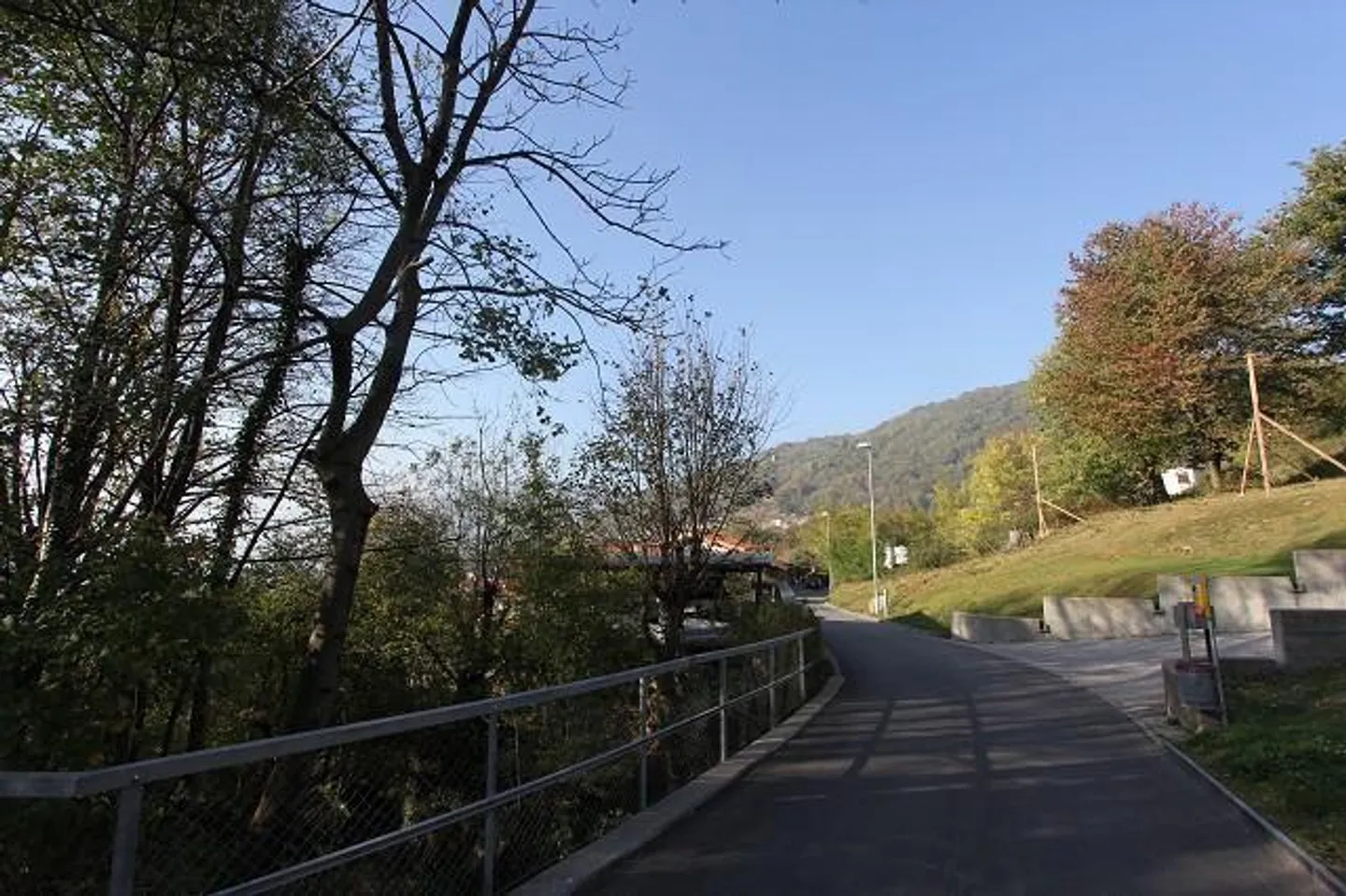 «Baulandgrundstück von 1050m2 mit Aussicht / terreno edificabile di 1050m2 con bella vista» - Foto 3 di 7