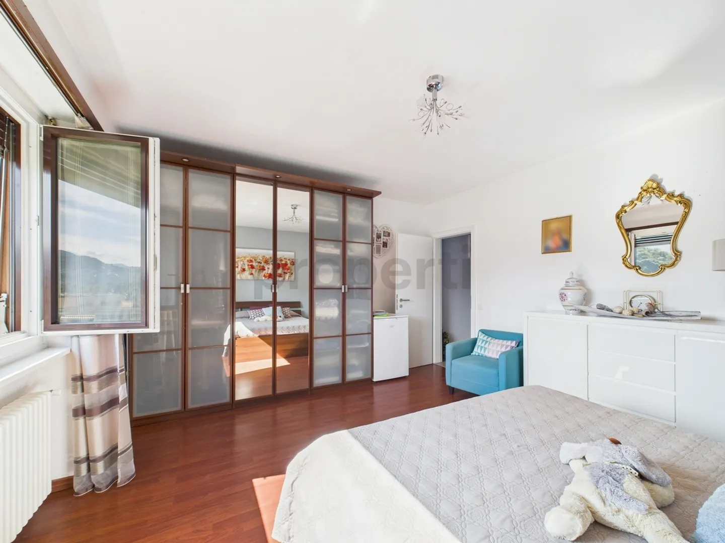 Attico ristrutturato con vista lago - Foto 6 di 12