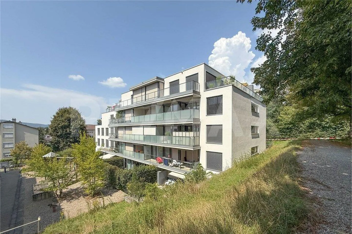 3.5-Zimmer-Wohnung im 2. Obergeschoss nahe Parkresort - Foto 1 von 13