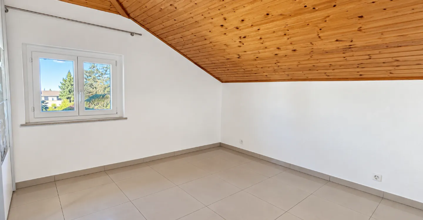 Spacious Duplex Apartment with Terrace - Photo 7 of 10