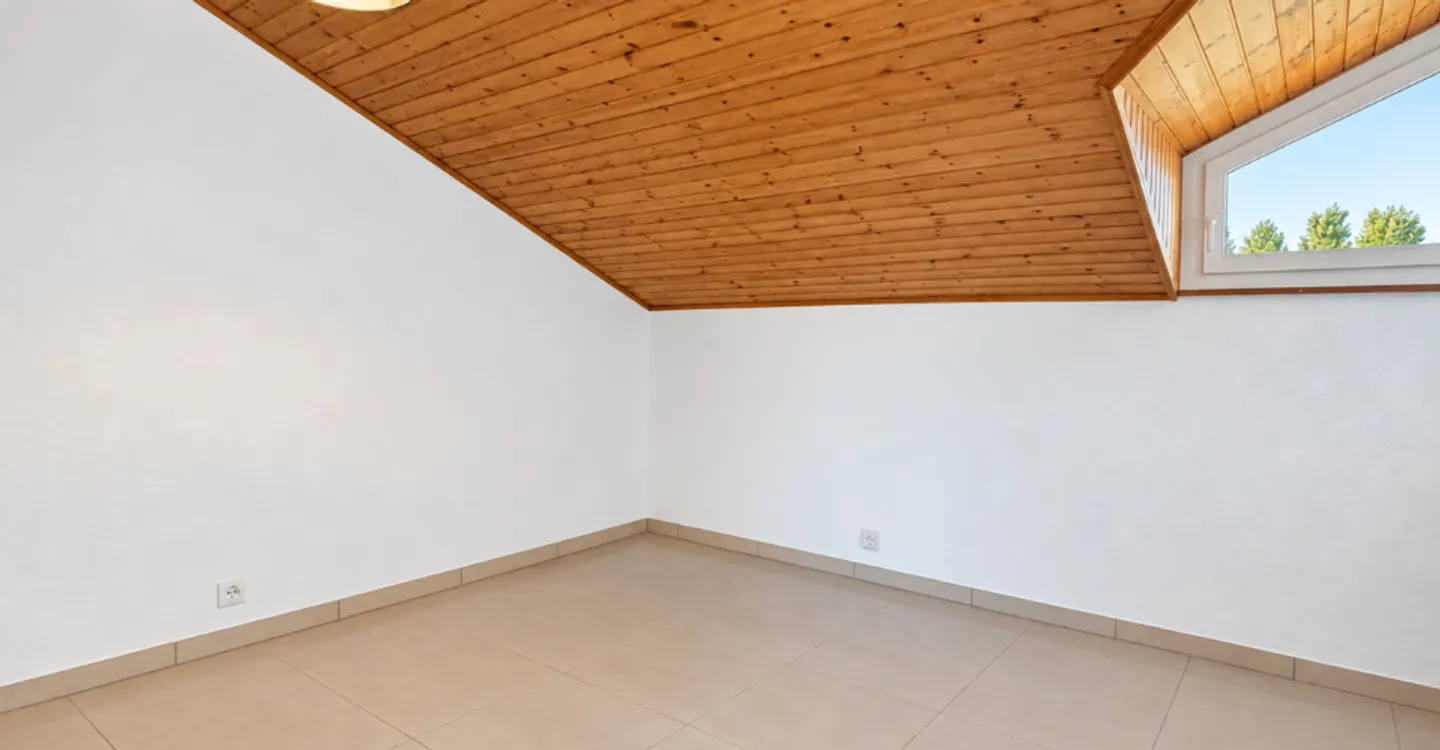 Spacious Duplex Apartment with Terrace - Photo 8 of 10