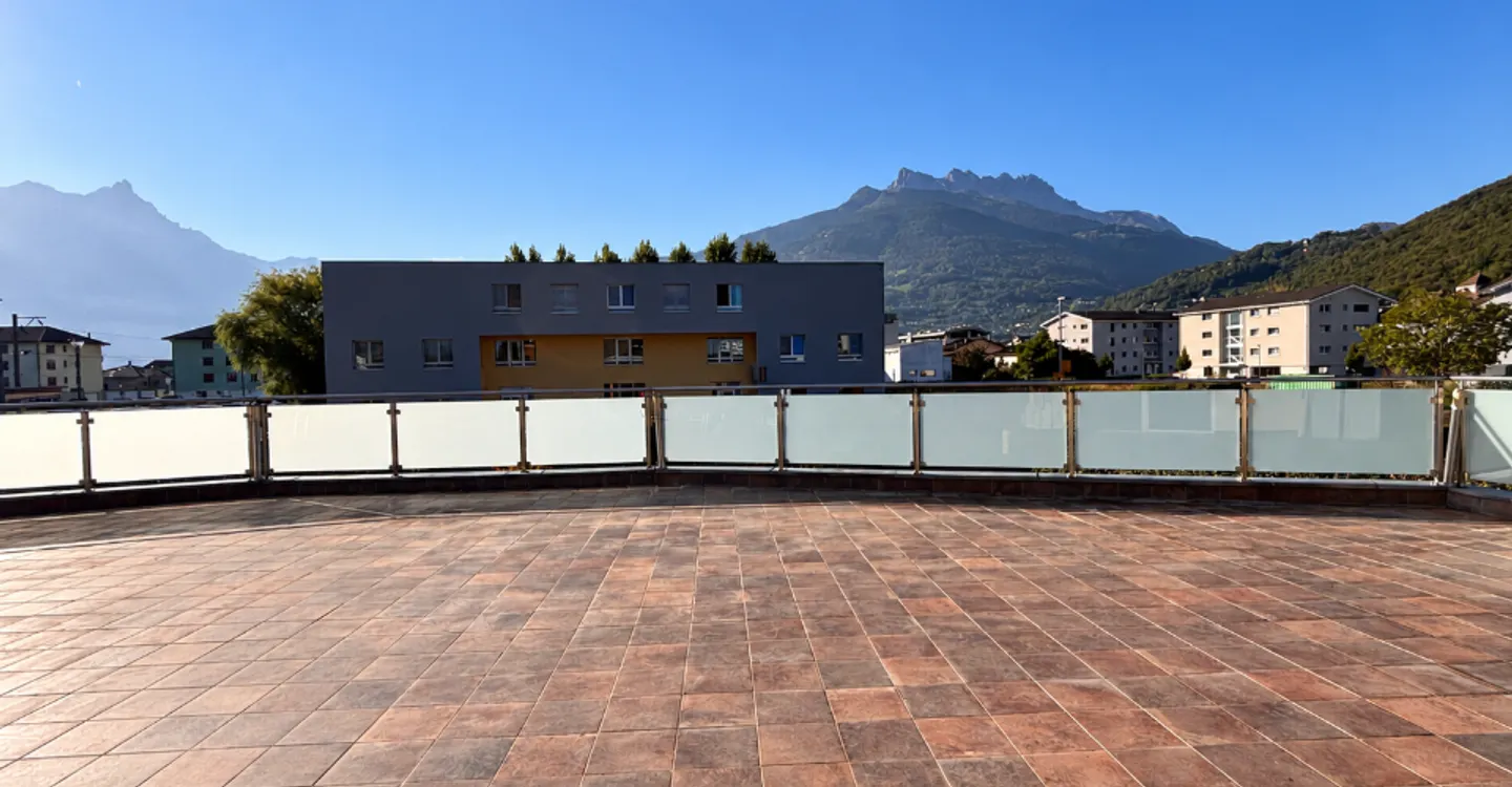 Spacious Duplex Apartment with Terrace - Photo 9 of 10
