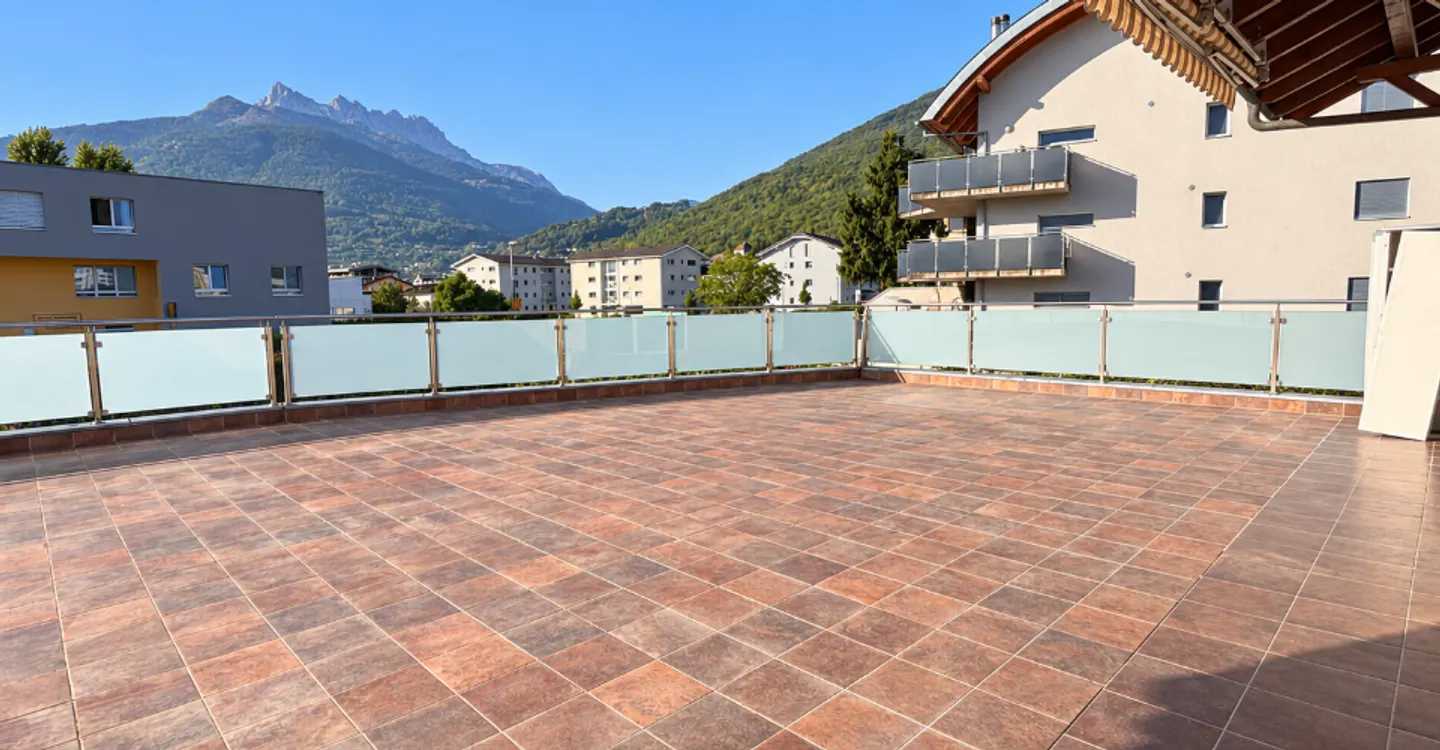 Spacious Duplex Apartment with Terrace - Photo 10 of 10