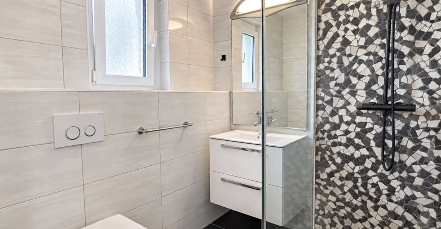 Spacious Duplex Apartment with Terrace - Photo 4 of 10