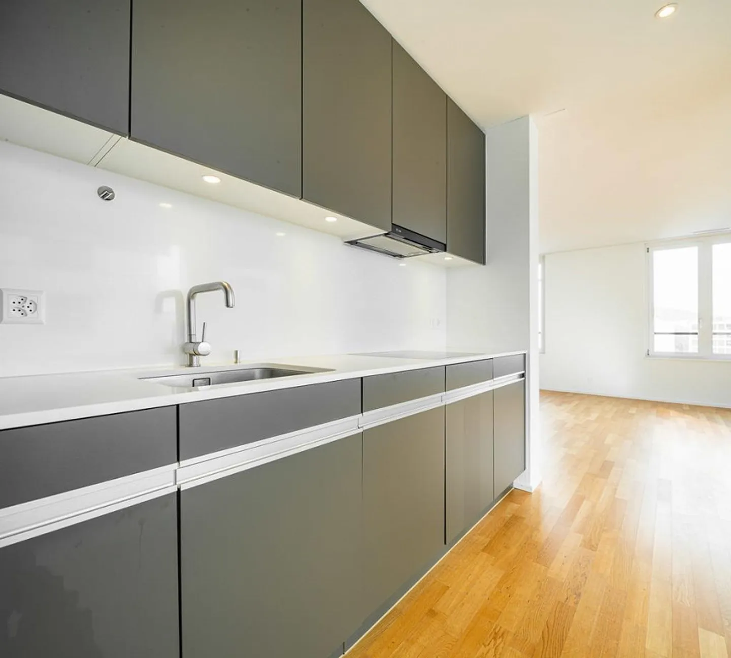 Modern apartment in the Cypress Courtyard! - Photo 3 of 12
