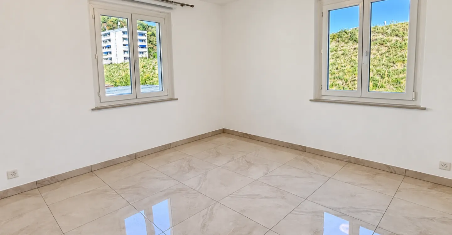 Spacious Duplex Apartment with Terrace - Photo 5 of 10