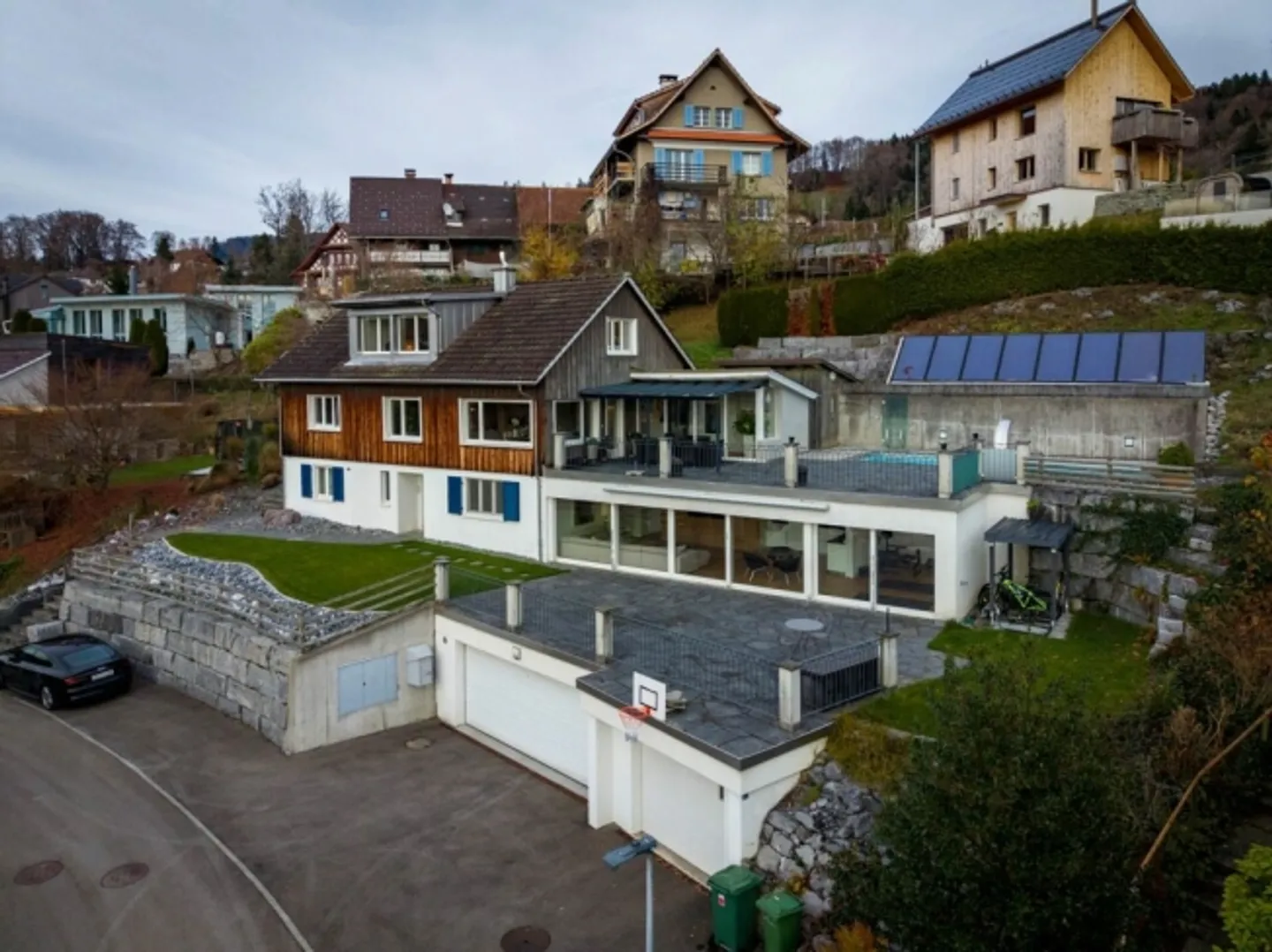 Completamente ristrutturato, con piscina e vista mozzafiato! - Foto 1 di 12