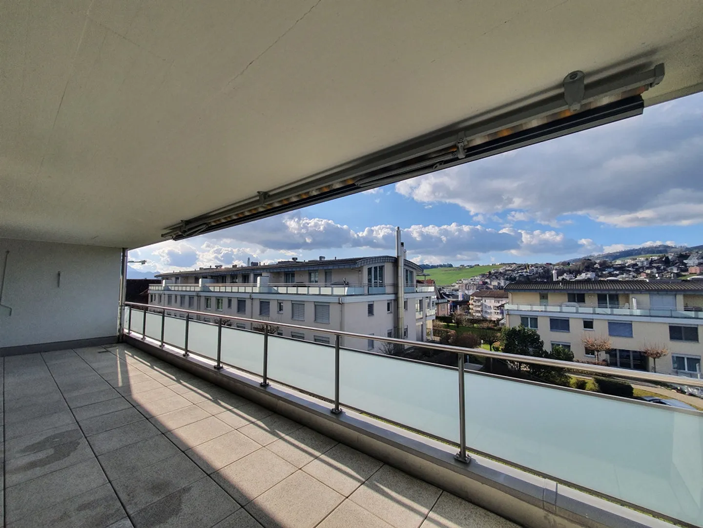 Gemütliche Wohnung mit grossem Balkon - Foto 2 von 8