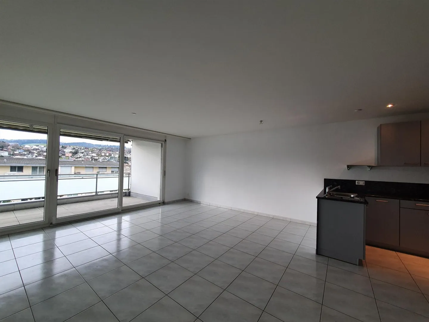 Gemütliche Wohnung mit grossem Balkon - Foto 4 von 8