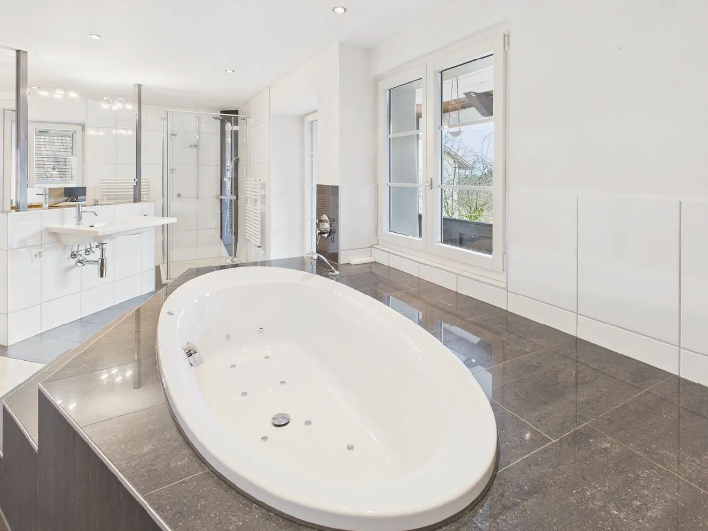 «Historisches 8.5-Zimmer-Bauernhaus mit Charme, Pferdestall und grossem Garten in Attiswil» - Foto 10 von 13