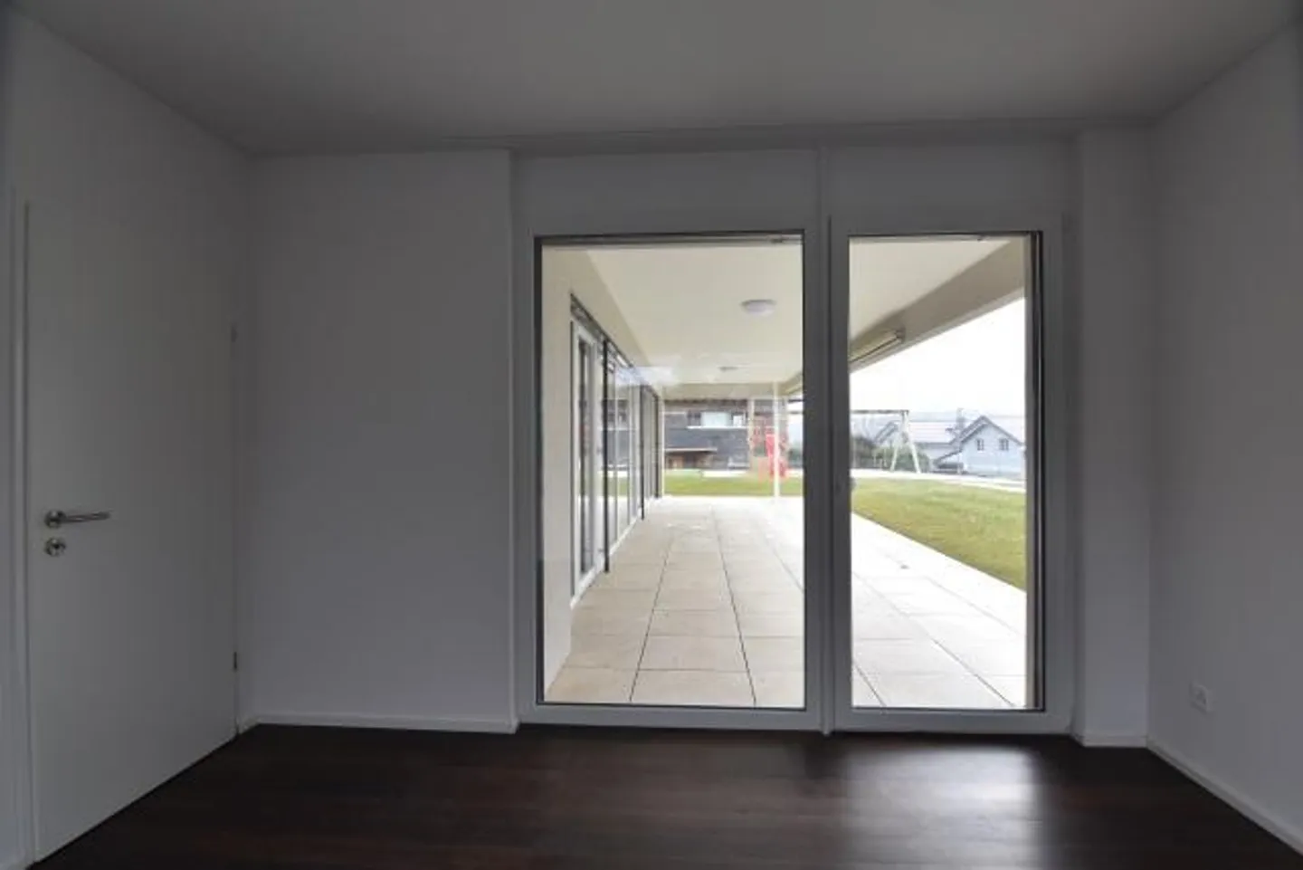 Modernes Apartment mit privatem Patio - Foto 4 von 9