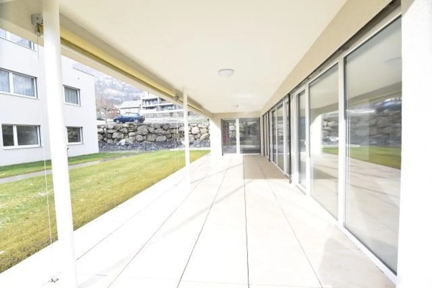 Modernes Apartment mit privatem Patio - Foto 9 von 9