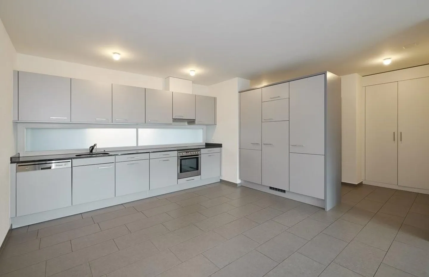 Modern residential development in a central urban location - Photo 2 of 8