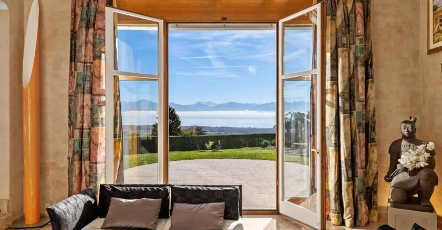Elegante Villa mit Panorama über den Genfersee und die Alpen - Foto 4 von 13