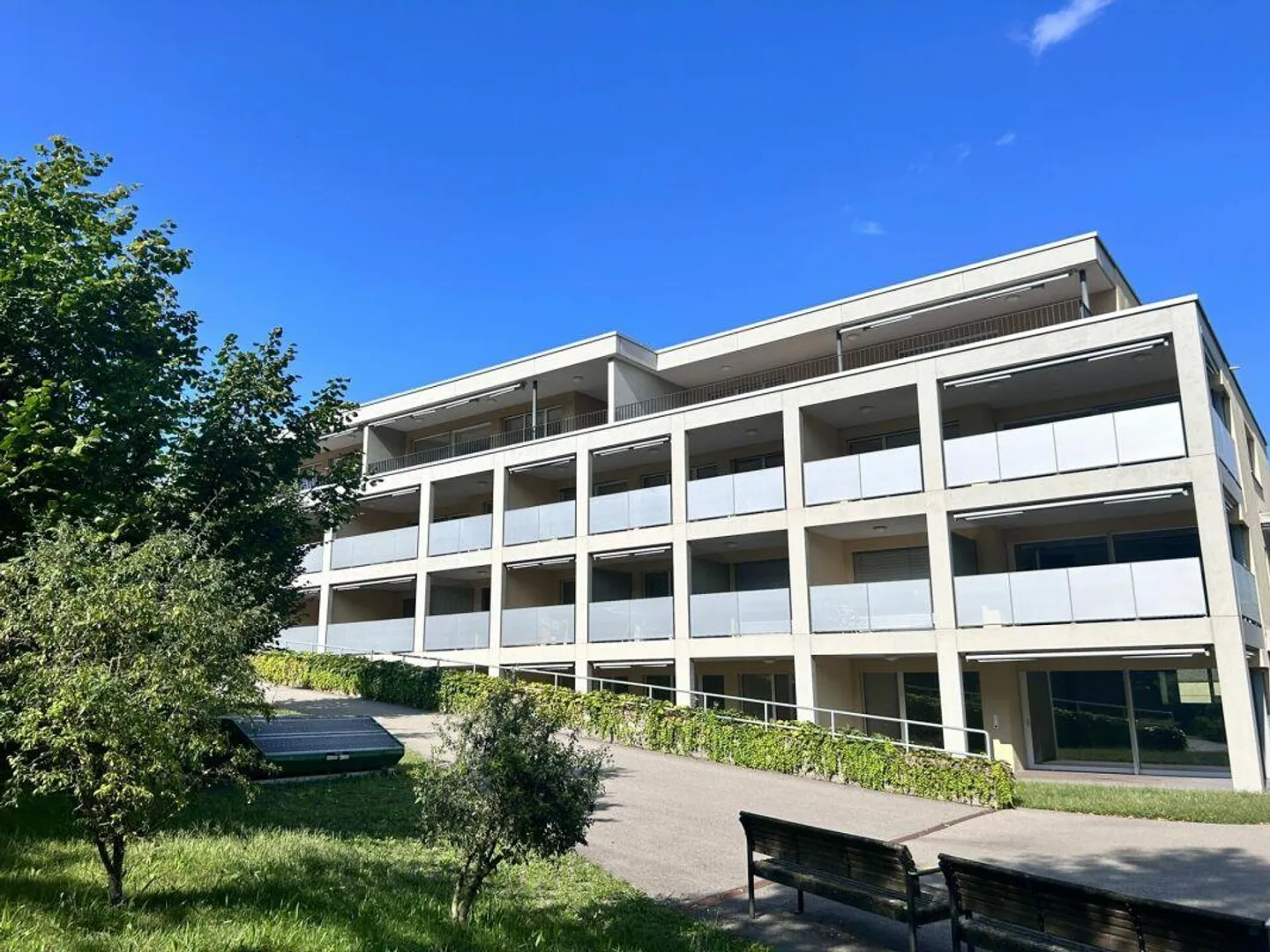 Spazio commerciale moderno in una posizione centrale - La tua posizione di successo - Foto 1 di 7