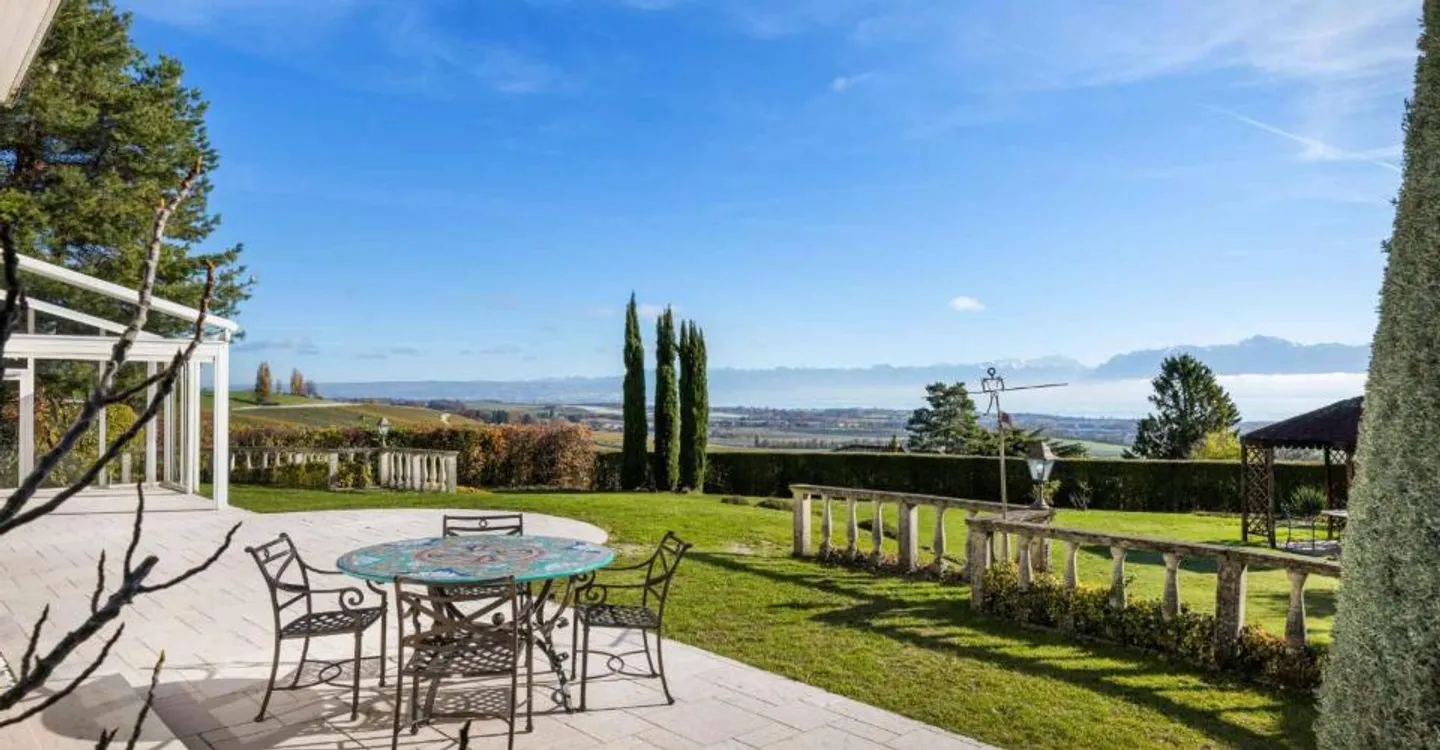 Elegante Villa mit Panorama über den Genfersee und die Alpen - Foto 5 von 13