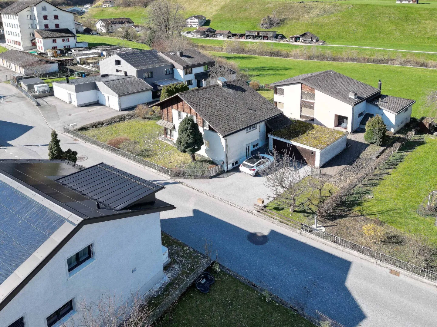 Detached and charming single-family house in a sunny location in Riedern, municipality of Glarus - Photo 3 of 22