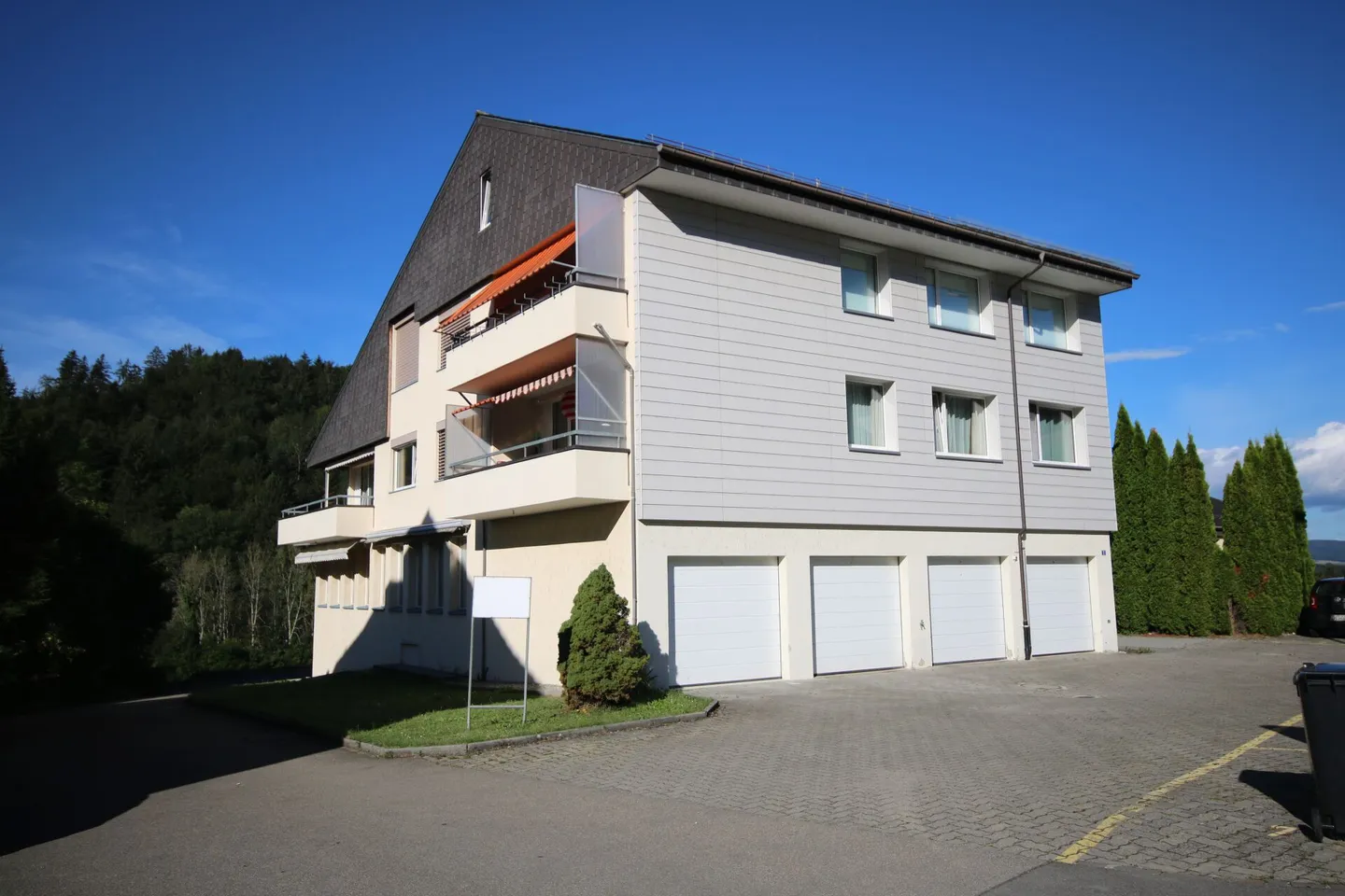 Charmante 2.5-Zimmer-Wohnung mit Balkon - Foto 1 von 12