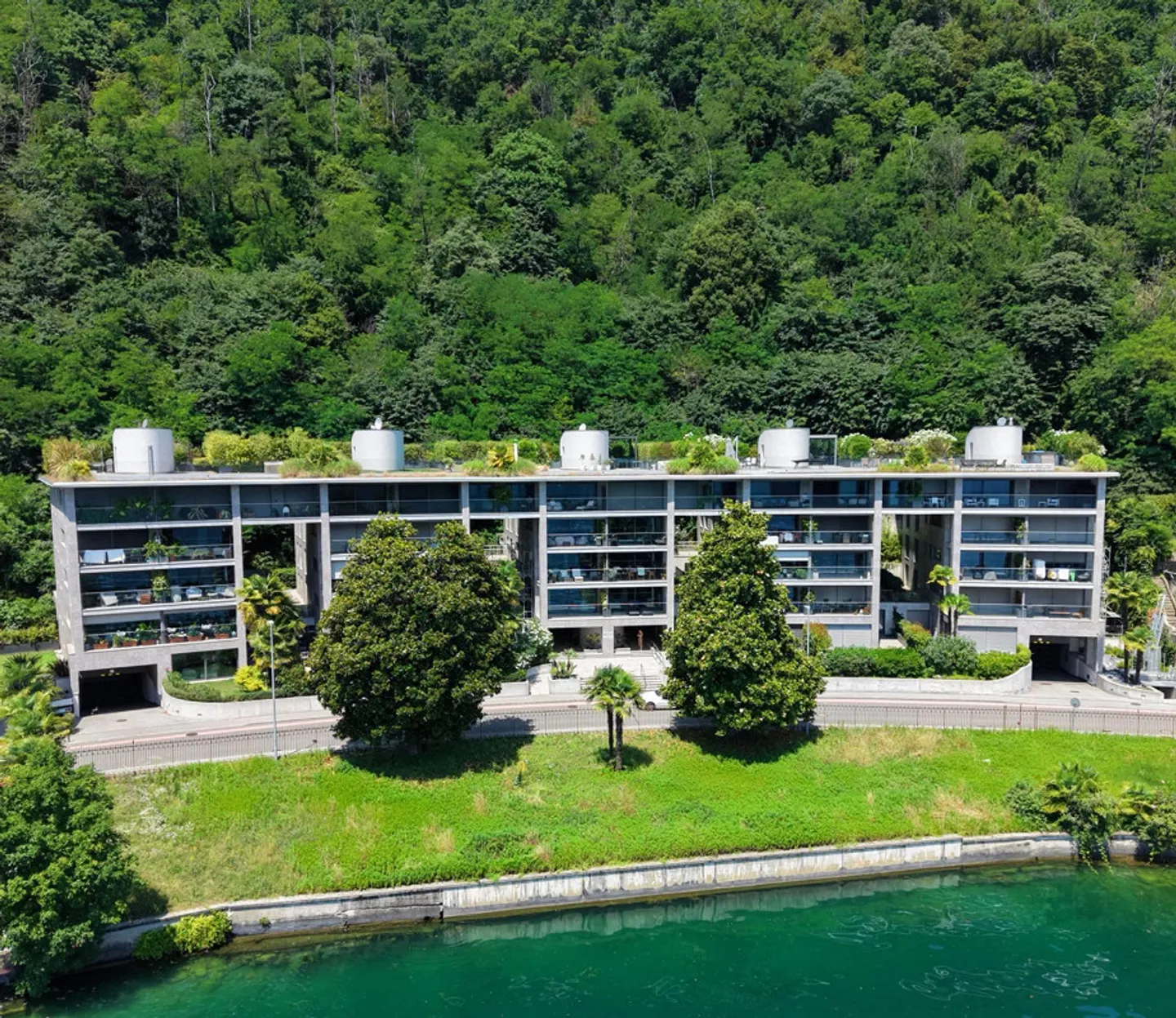 Villa Branca – A luxury oasis with lake view - Photo 1 of 13